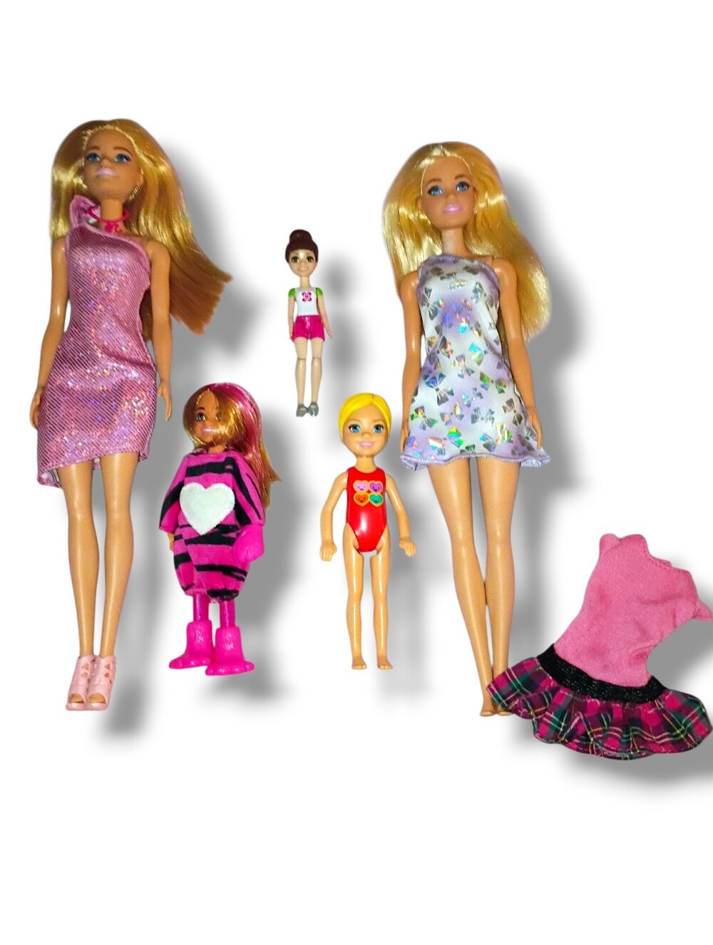 2 Barbie Dolls And 3 Chelsea Dolls Barbie Bundle